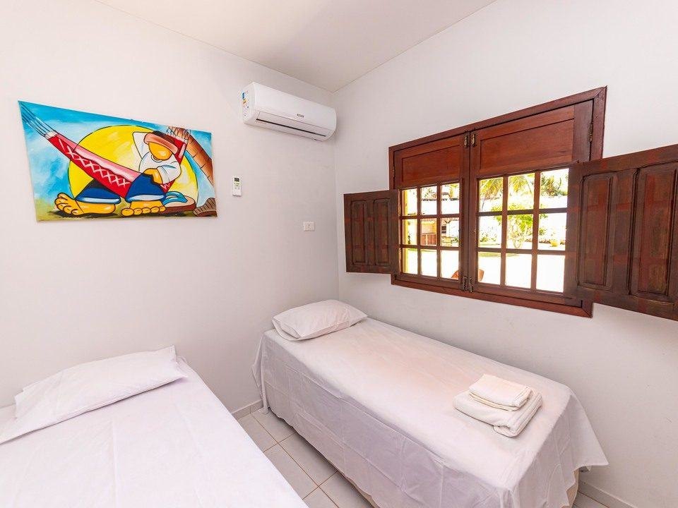 Quarto com camas de solteiro